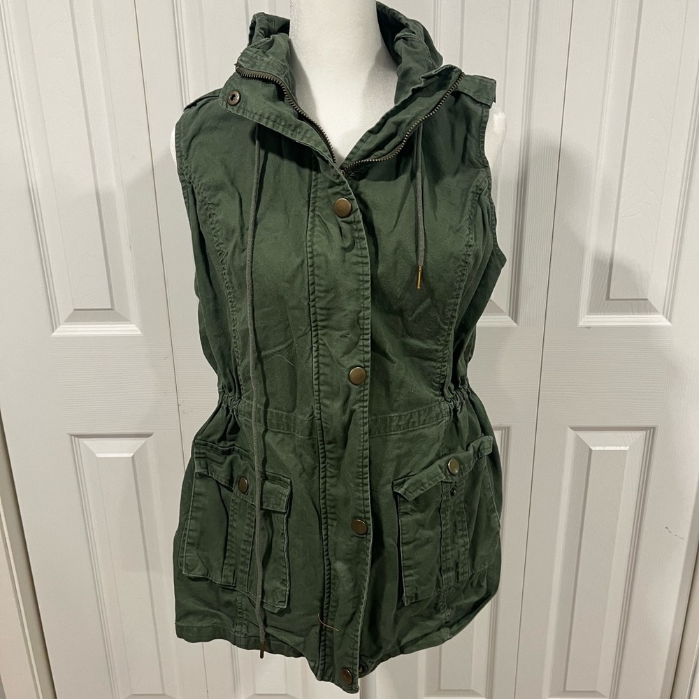 41 Hawthorn green cargo vest